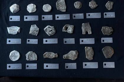Las diferentes monedas recuperadas fueron acuñadas en México, Perú y Bolivia