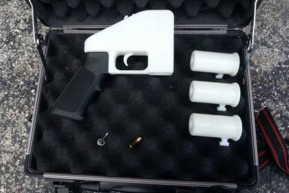 Las diferentes piezas plásticas del arma creada por Cody Wilson con una impresora 3D