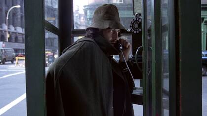 Las disputas entre Sidney Lumet y el productor Dino De Laurentiis por la partitura musical culminaron con la elección del griego Mikis Theodorakis, quien ofreció un material inédito y concretó una de las bandas sonoras más recordadas de la época