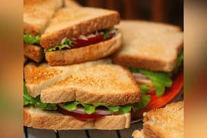 Cómo preparar sándwiches de miga caseros para disfrutar durante las fiestas