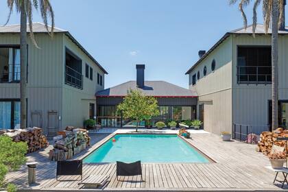 Las dos alas de la casa dan mayor privacidad a la casa