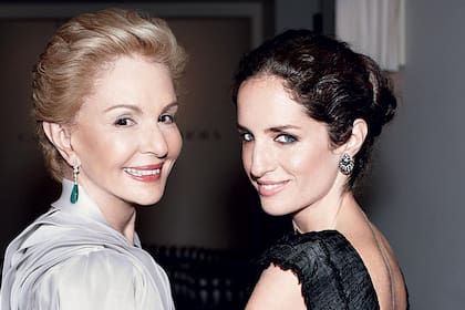 Las dos Carolinas, la diseñadora venezolana, ya retirada y su hija, a cargo de los perfumes de la compañía