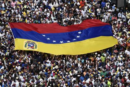 Francia, España y más países de la UE reconocen a Guaidó como presidente tras vencer el ultimátum a Maduro