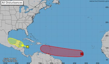 Las dos ondas tropicales señaladas por el NHC