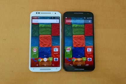 Las dos opciones de colores de frente en el nuevo Moto X