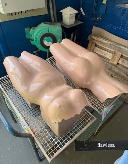 Las dos partes del vestido, antes de ser unidas