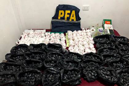 Las dosis de droga listas para comercializar secuestrada a la banda de la villa 1-11-14