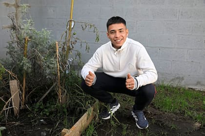 "Las drogas te ciegan", dice Fabrizio, que recuerdo un hito que cambió su adolescencia: "A los 12 años jugaba en Barracas Central. Era titular. Después no fui más, por cosas de mi familia. Nadie me llevaba y no podía ir solo”