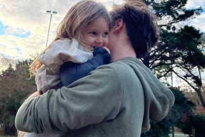 Una de las dulces fotos de Bautista y Magnolia Vicuña que compartió la China Suárez