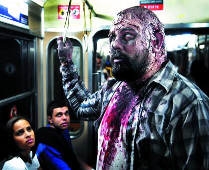 Las edades de los cosplayers van desde los 14 a los 50 años. Tampoco es algo restringido a un sector social. Hay estudiantes secundarios, universitarios, obreros y profesionales