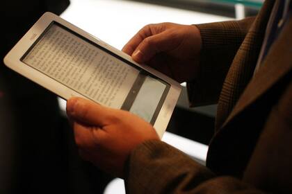 Las editoriales buscan el equilibrio en un mercado que se debate entre el crecimiento de los ebooks y la venta de libros impresos