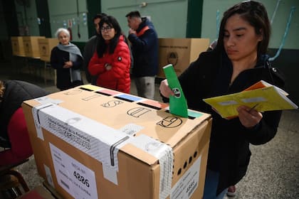 Las elecciones en Santa Fe se llevan a cabo con el sistema de boleta única de papel