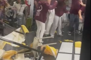 Denuncian que militantes de Franja Morada vandalizaron la mesa de la agrupación política opositora Muece en La Plata