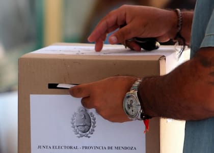 Las elecciones municipales se realizan en seis departamentos de la provincia