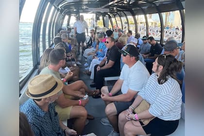 Las embarcaciones de 12 metros tienen una capacidad para trasladar a 55 pasajeros como máximo