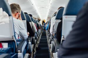 El desafío de las aerolíneas de reducir la huella, mientras se viaja cada vez más en avión