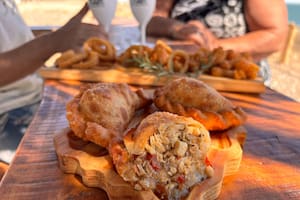 El food truck que le devolvió el brillo a una paradisíaca playa patagónica