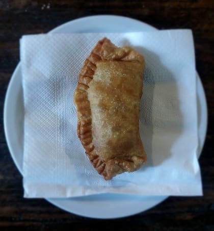 Las empanadas que hoy prepara Paola, con la receta que inventó Cacho Di Catarina.