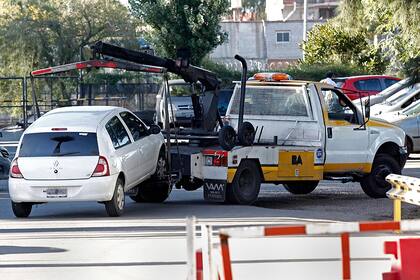 Las empresas de acarreo se quedan con toda la recaudación (750 pesos a razón de unos 400 autos por día) y reciben subsidios estatales