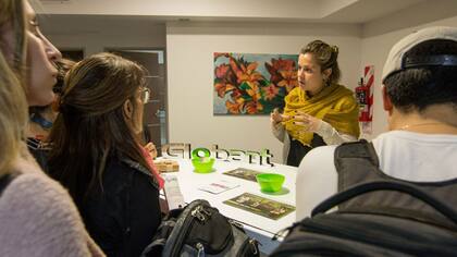 Las empresas deben convencer a los graduados de que trabajen para ellas