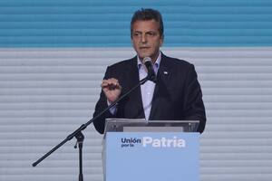 Las encuestas muestran distintos escenarios para Sergio Massa en el balotaje 2023 contra Javier Milei