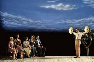 Delicadas: bello collar de obras cortas con recuerdos, sensibilidad y humor