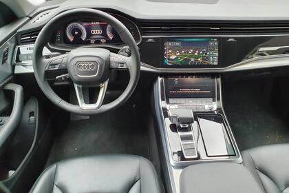 Las enormes pantallas dominan el interior del Audi Q8