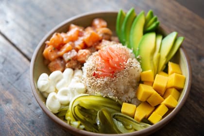 Las ensaladas tienen variados elementos y hasta las hay con con polvo de aceitunas y peras al curry.