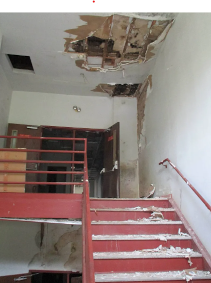 Las escaleras de metal aún son funcionales