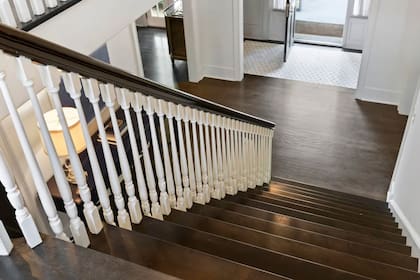 Las escaleras permanecen igual a cuando se grabó la película (Grupo Dawn McKenna, Coldwell Banker Realty)