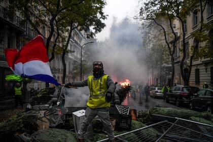 Las escenas de violencia se apoderaron de las calles de París por la protesta de los "chalecos amarillos"