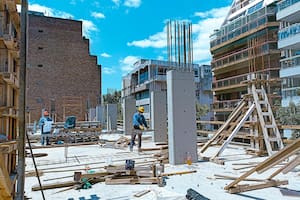Por qué hay récord de ventas pero las obras en construcción quedaron a contramano