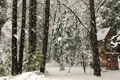 Las escuelas de toda Sierra Nevada han declarado un día de nieve para este martes