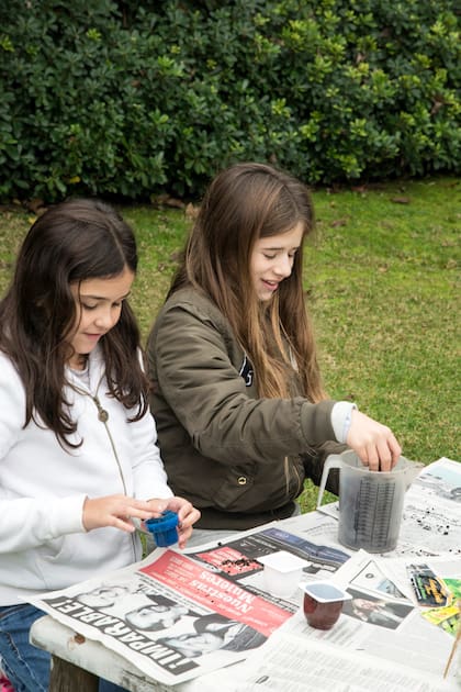 Las especialistas coinciden en la importancia de poner límites, pero también de ofrecer alternativas. Generar acuerdos sostenibles, e idealmente momentos compartidos.