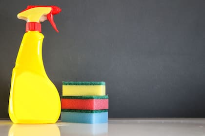 Los especialistas del Hospital de Clínicas recomiendan leer las instrucciones de uso de los productos de limpieza