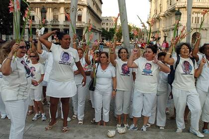 Las esposas y familiares de presos políticos piden cada domingo su liberación