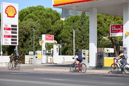 Las estaciones de Shell fueron las primeras en subir los precios anoche, 15%