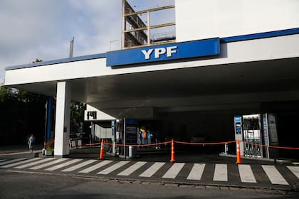 Las estaciones de YPF estuvieron cerradas en casi todo el país