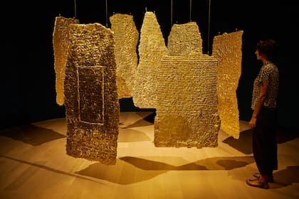 Olga de Amaral transforma el Malba en un laberinto universal