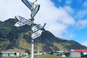 Las estrictas reglas que tenés que cumplir para visitar la isla con la población más distante del mundo