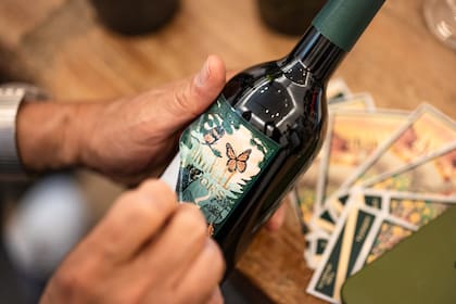 Las etiquetas son obras de arte que se pueden guardar, compartir o coleccionar.