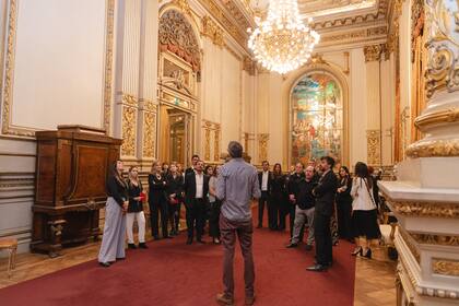 Las excepcionales condiciones acústicas y arquitectónicas del Teatro Colón lo colocan al nivel de la Scala de Milán, la Ópera de París, la Ópera de Viena, el Covent Garden de Londres y el Metropolitan de Nueva York.