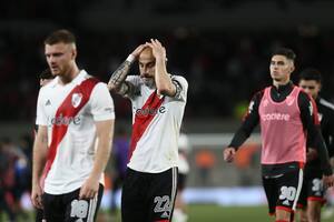 Las expresiones de Lucas Beltrán y Javier Pinola son muy expresivas: River dio una muy mala imagen y cayó agónicamente contra Talleres