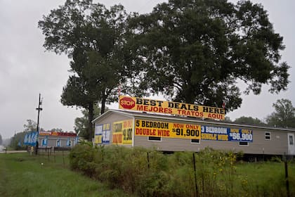 Las facilidades para que las personas consiguieran un terreno en Colony Ridge, atrajeron a muchas familias hispanas en los últimos años (Archivo)