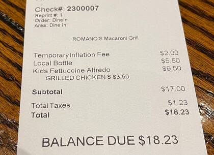 Las facturas de Romano's Macaroni Grill se hicieron virales por el cobro de una tarifa por "inflación temporaria"