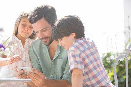 Las familias pueden disfrutar de la tecnología de forma segura estas vacaciones de invierno