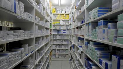 Las farmacias suspendieron la atención a PAMI y denuncian que no pueden reponer medicamentos