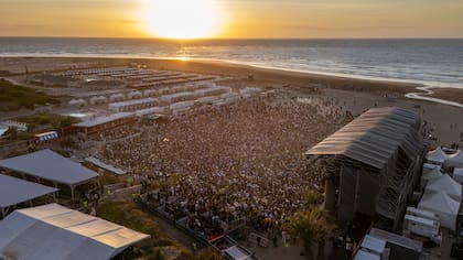Las fechas de shows en Mute se extienden desde el sunset hasta el amanecer