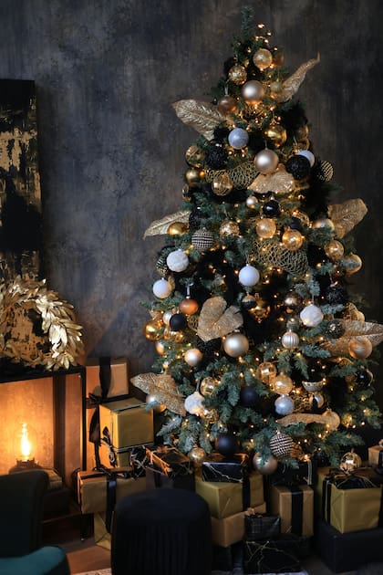 Las fechas en las que se pone y se quita el árbol de Navidad cambian, según las tradiciones y creencias familiares (Pexels/Valeria Boltneva)