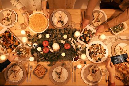 Las festividades de fin de año son el momento donde generamente se come en exceso (Foto Pexels)